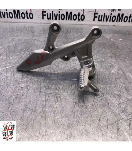 Livraison Express Platine repose pied Avant Droit HONDA HORNET 750 - 2024
