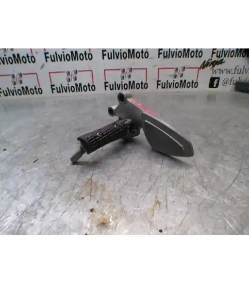 Platine repose pied Avant Gauche TRIUMPH SPRINT ST 1050 – 2000 Prix Cassé