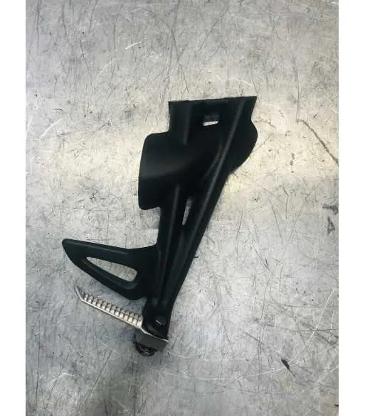 Retour Gratuit Cale-pieds Droit TRIUMPH STREET TRIPLE 675 – 2011