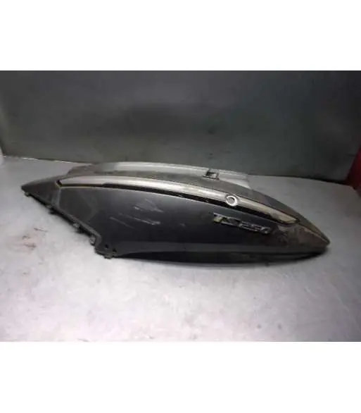 Flanc de selle gauche – SYM GTS 250 – 2007 Offre Du Jour