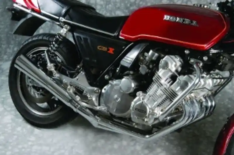 Offre Exclusive Ligne 6 en 2 MAC USA pour Honda CBX1000 CB1 et SC03