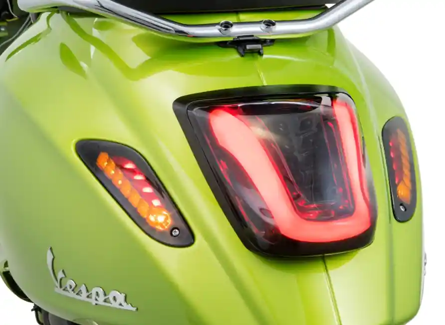 Authentique Feu arrière MK II teinté pour Vespa Primavera/Sprint 50-150ccm, bord – noir brillant