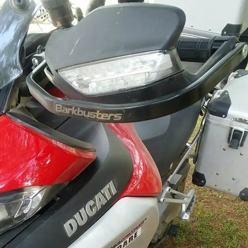 Pas Cher Kit matériel Barkbusters fixation en deux points Black Ducati